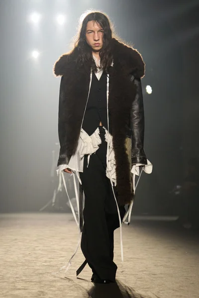 Look 15